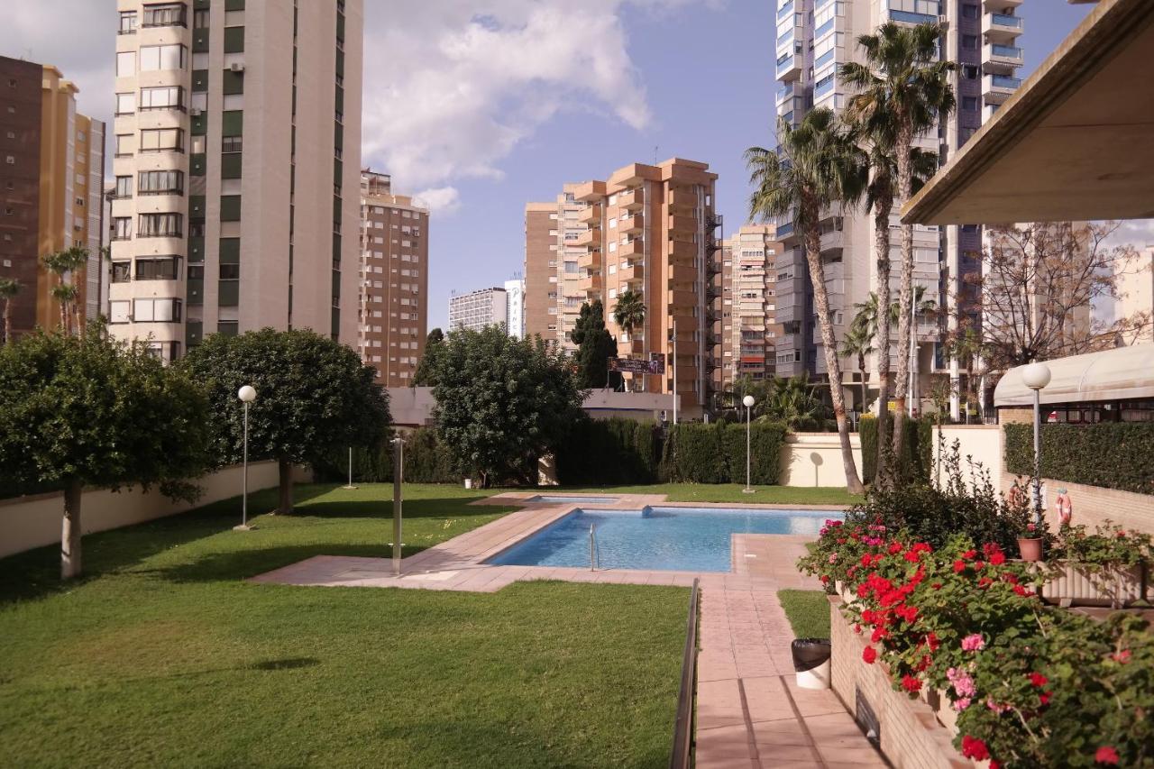 Apartamentos Torre Ipanema ベニドルム エクステリア 写真